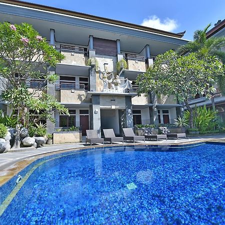 Sandat Hotel Kuta Кута Екстер'єр фото