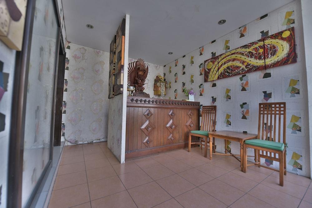Sandat Hotel Kuta Кута Екстер'єр фото