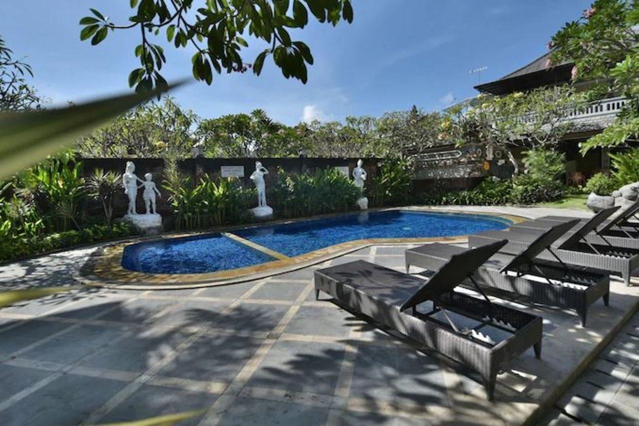 Sandat Hotel Kuta Кута Екстер'єр фото