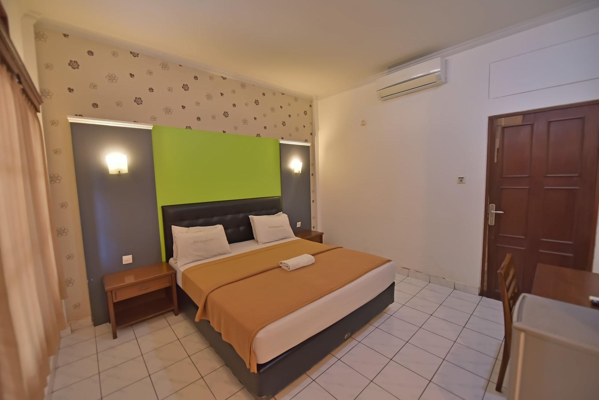 Sandat Hotel Kuta Кута Екстер'єр фото