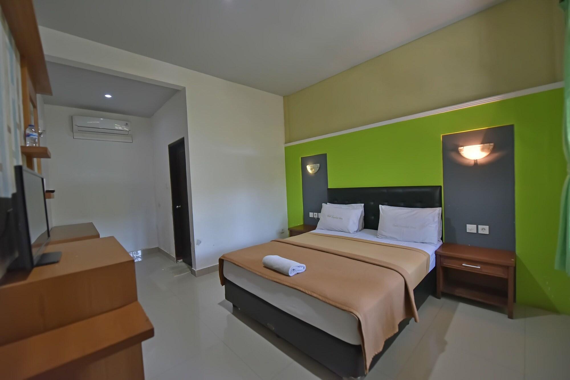 Sandat Hotel Kuta Кута Екстер'єр фото