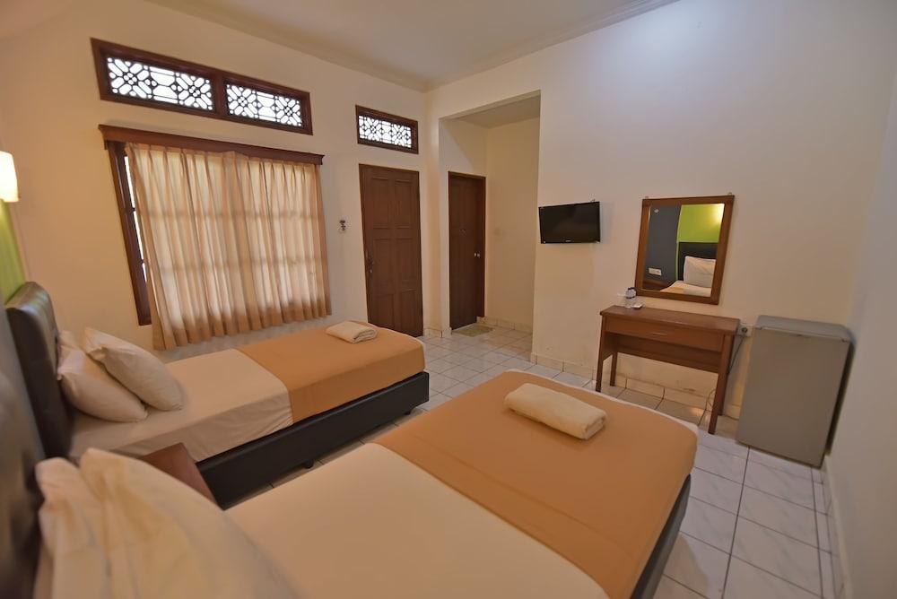 Sandat Hotel Kuta Кута Екстер'єр фото