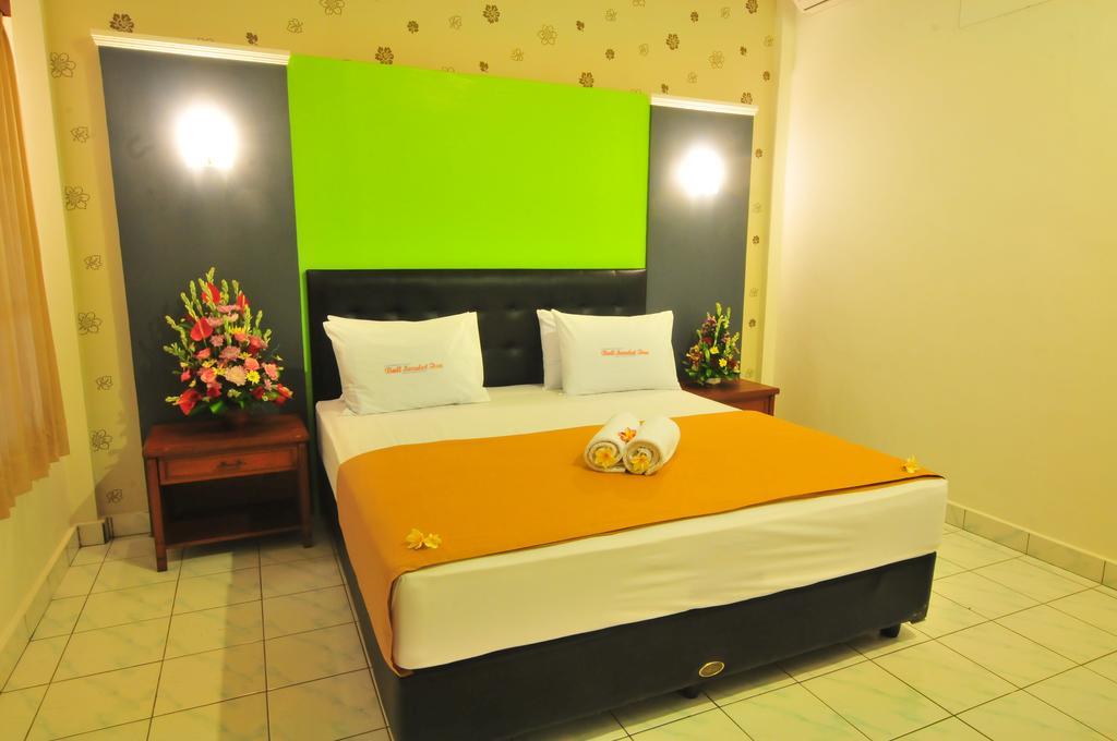 Sandat Hotel Kuta Кута Номер фото