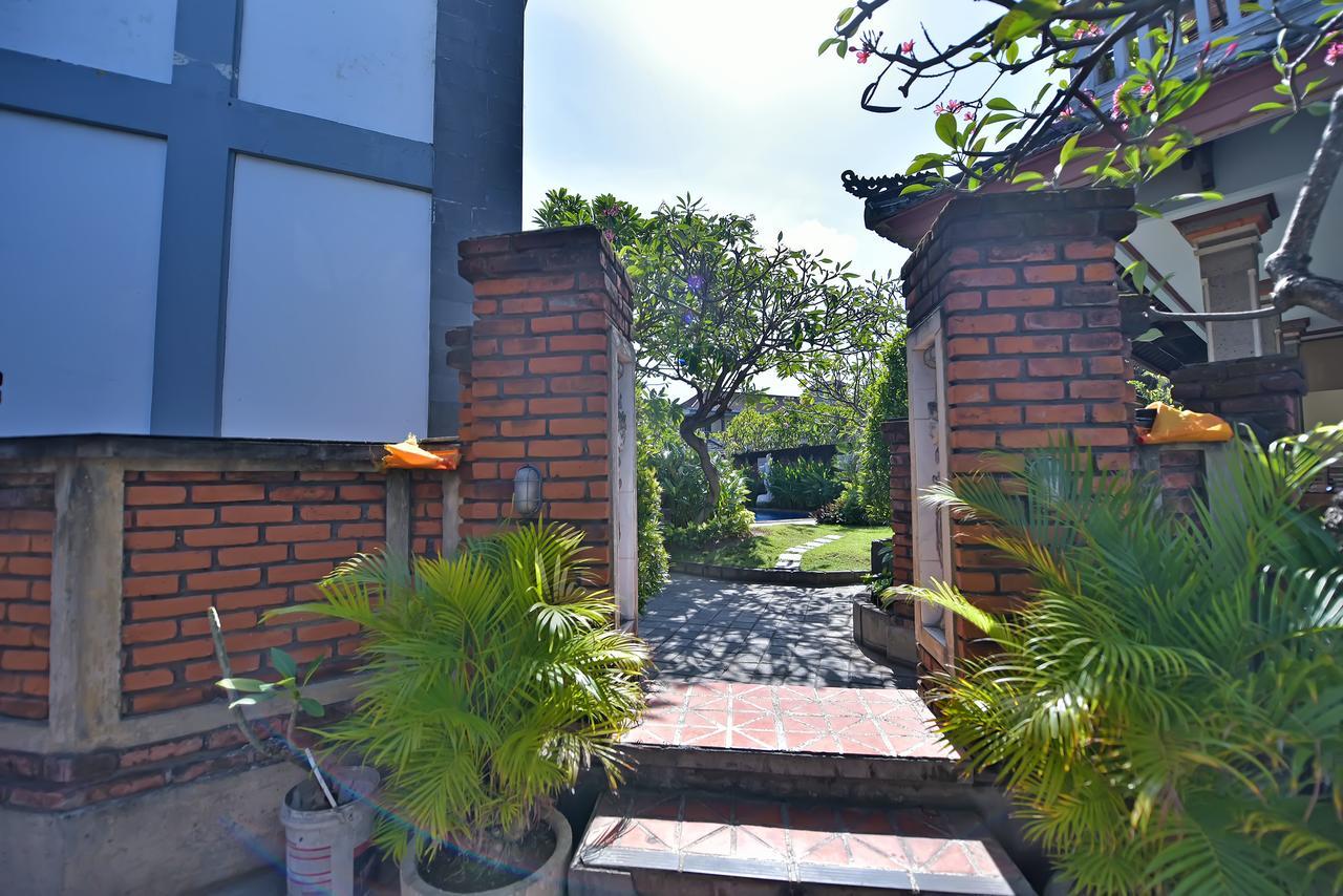 Sandat Hotel Kuta Кута Екстер'єр фото